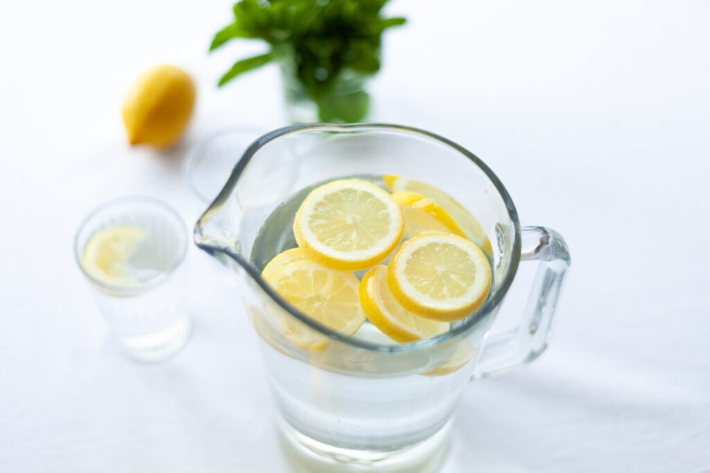 Rutin Minum Infused Water, Ini Manfaatnya untuk Kesehatan | WeCare.id