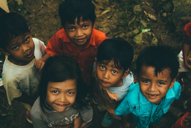 Berbagi Kebahagiaan Dengan Anak Yatim