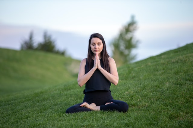 6 Teknik Meditasi untuk Menenangkan Pikiran yang Patut Dicoba | WeCare.id