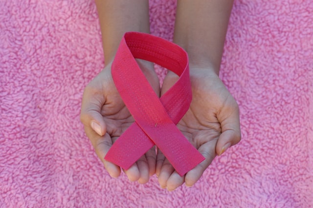 Kenali Fakta tentang Kanker Payudara & Pencegahannya | WeCare.id