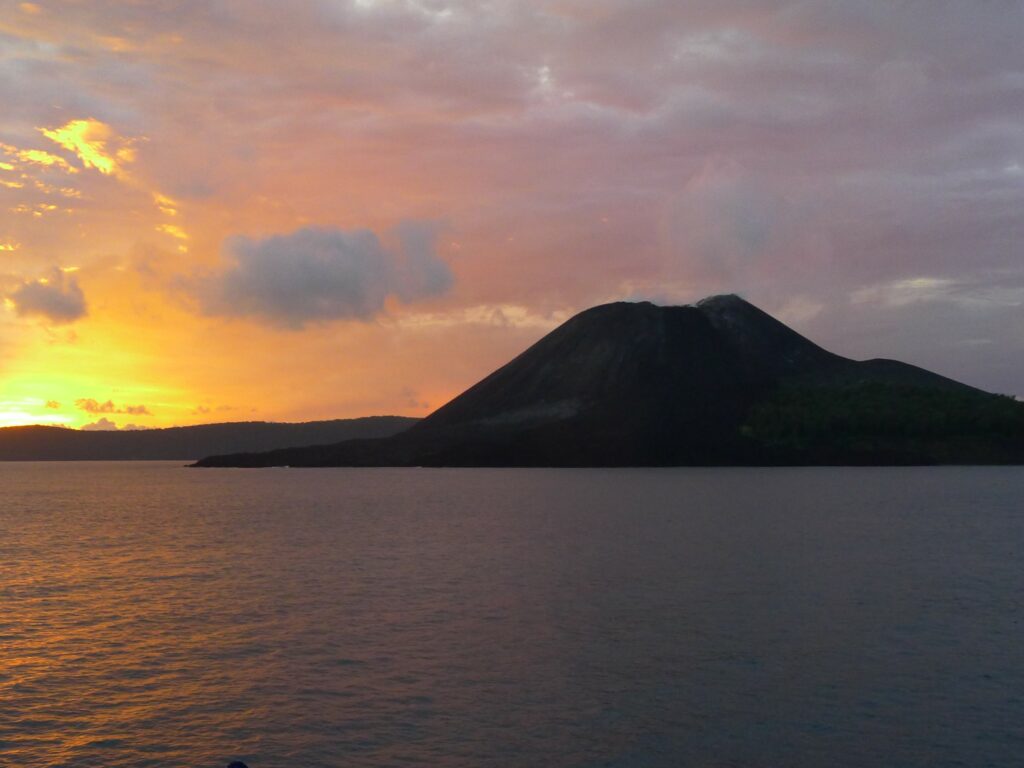 Gunung Anak Krakatau Level III, Aman untuk Mudik? | WeCare.id