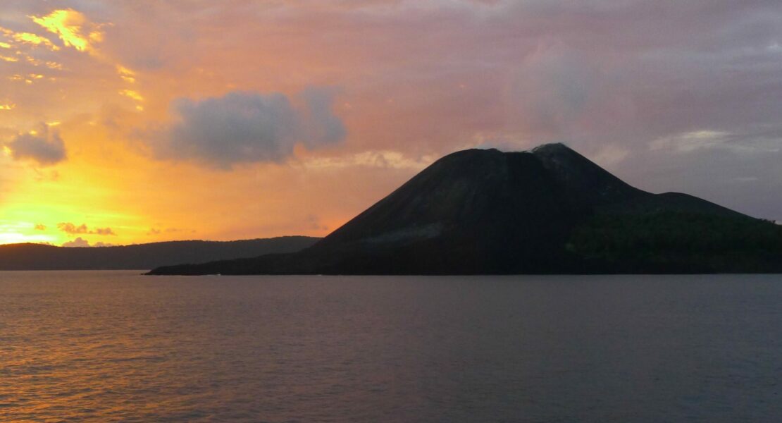 Gunung Anak Krakatau Level III, Aman untuk Mudik?