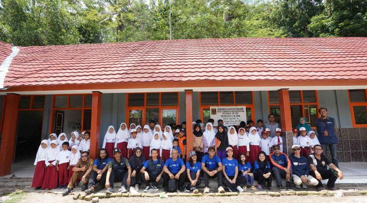 Mengawali Tahun Baru, WeCare.id dan Before-After Class Bagikan Paket Bantuan untuk Sekolah Negeri di Sukabumi Bersama Jabar Quick Response