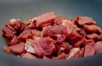 Panduan Lengkap Ketentuan Pembagian Daging Kurban | WeCare.id