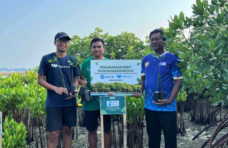 WeCare.id dan DANA Tanam Bibit Mangrove di Pulau Pramuka untuk Jaga Keberlanjutan Laut | WeCare.id