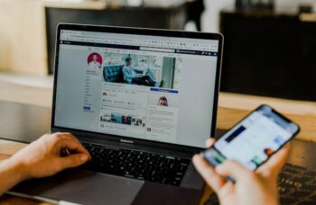 Tips Bijak Kelola Sosial Media dan Kesehatan Mental | WeCare.id