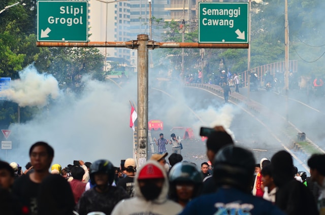 Dampak Politik Negatif pada Kesehatan Mental Masyarakat