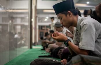 Peran Agama dalam Kesehatan Mental untuk Kekuatan Jiwa | WeCare.id